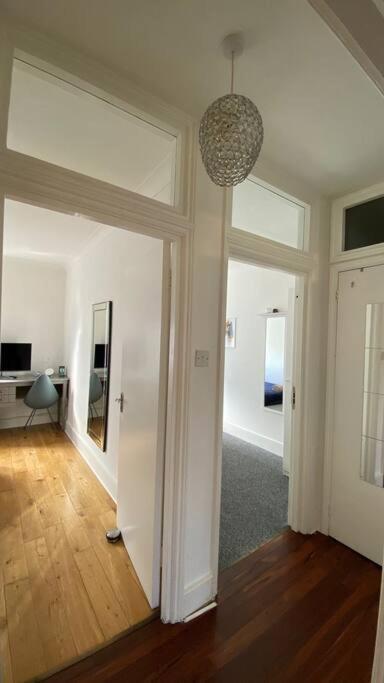 2 Bedroom Flat In Camberwell Green - Central Location With Excellent Connections To Tourist Attractions And Main London Airports Buitenkant foto